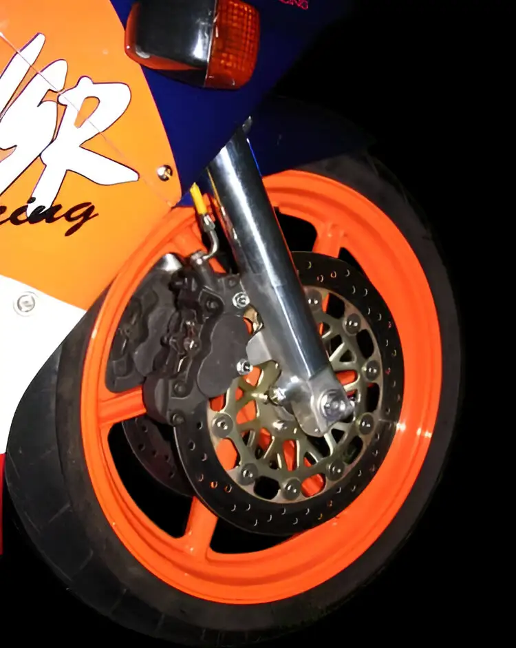 1991 RS250R NF5 forks, discs, and calipers fitted to an MC21
